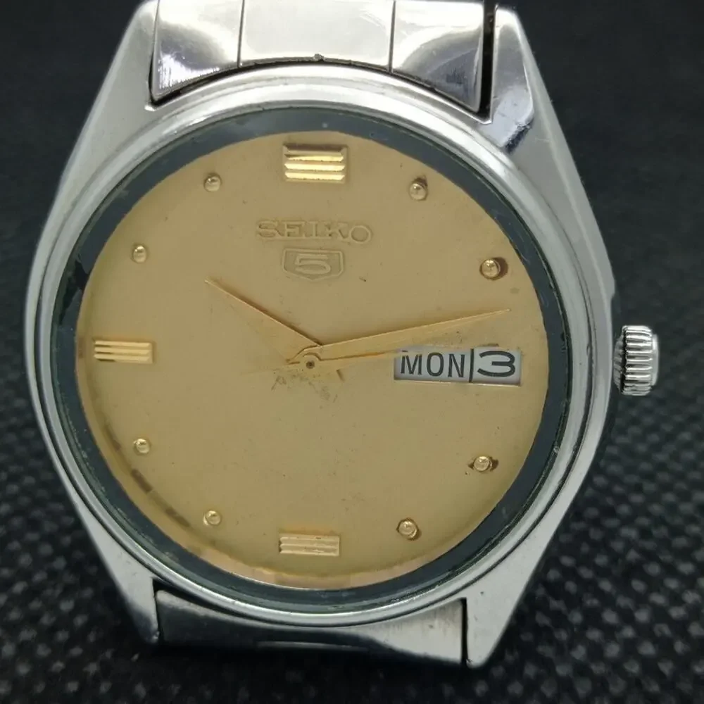 Vintage 1990 Seiko Automatic Mens Silver Watch W/daydate & Gold accents
